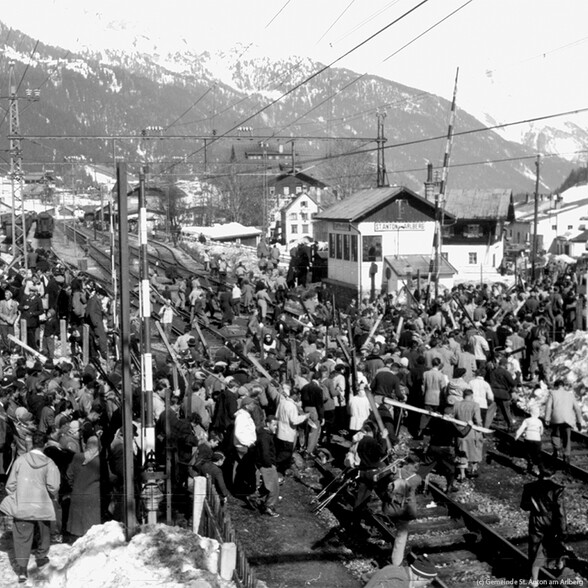 Bahnübergang in Nähe der Galzigbahn um  ca. 1960