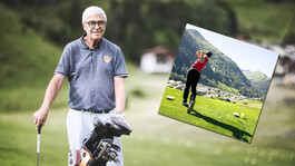 Älterer Herr mit Golfschlägern auf grüner Wiese, daneben kleines Foto einer Frau beim Abschlag in den Bergen.