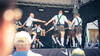 Gruppe in Lederhosen führt einen traditionellen Schuhplattler-Tanz auf einer Bühne auf / Group in lederhosen performs a traditional Schuhplattler dance on stage