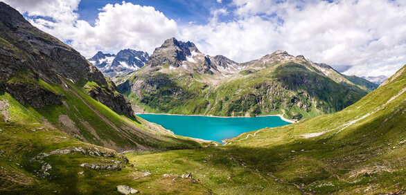 Erfrischendes Nass, strahlendes Blau