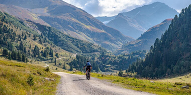 The Darmstädter Hütte is rustically situated in the deep Moostal valle