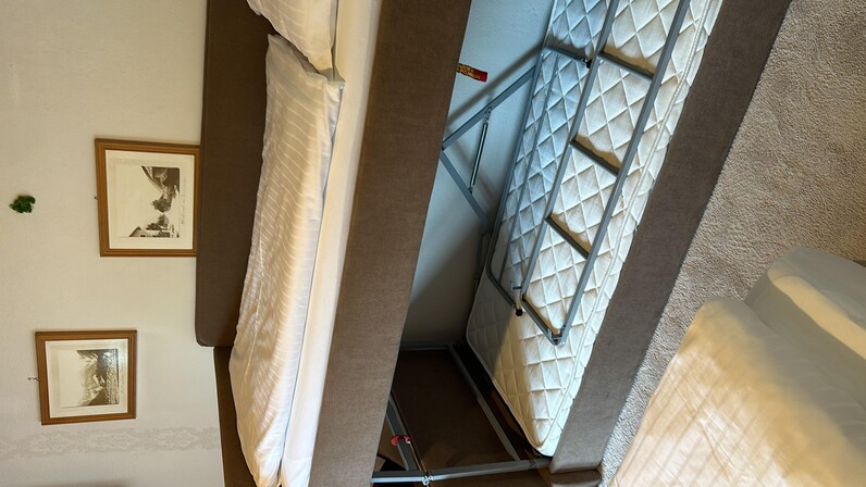 04984B83-C421-4053-B362-9F7C76C30C6F