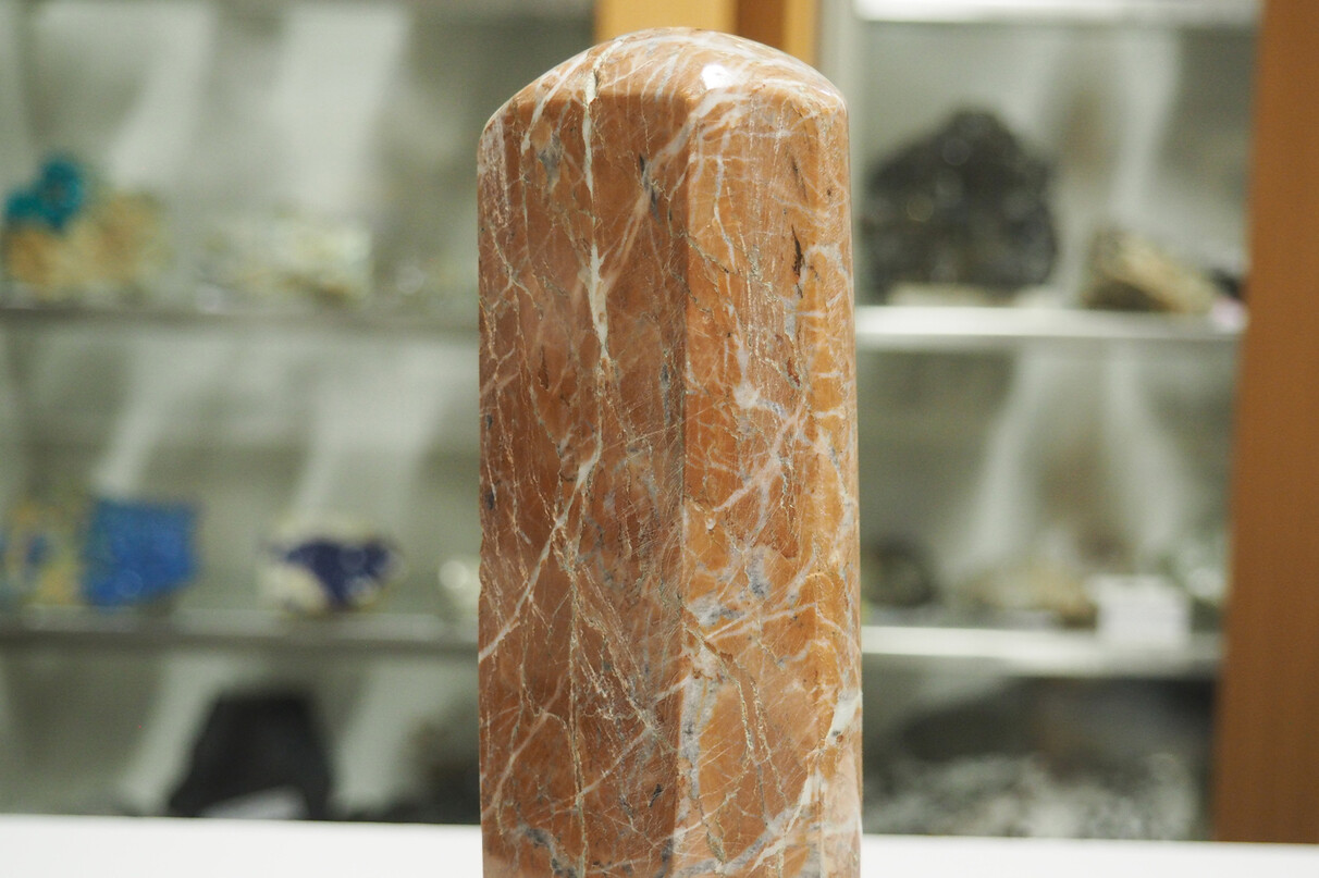 Orange/brauner Marmor aus Flirsch / Orange/brown marble from Flirsch 