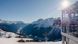 Blick vom Galzig hinunter ins Stanzertal im Winter