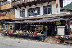 Cafe Hannes Schneider1