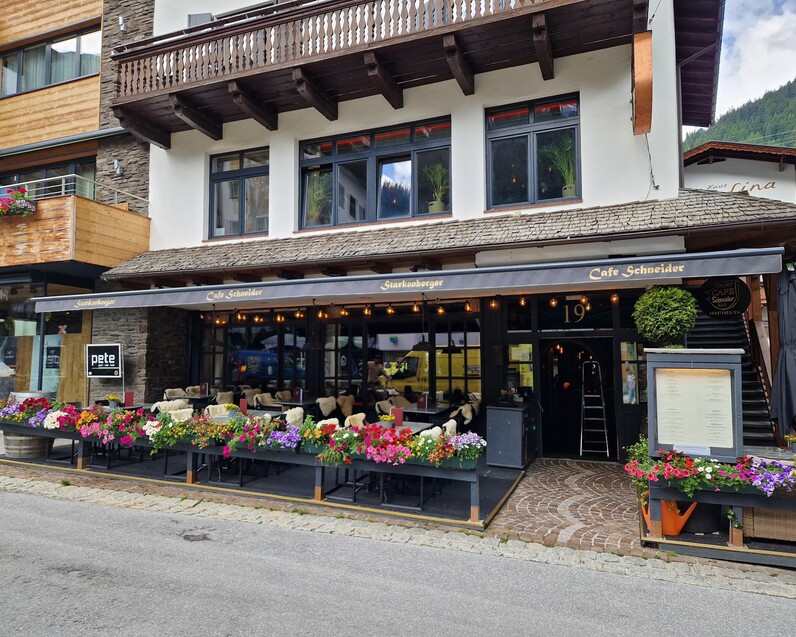 Cafe Hannes Schneider1