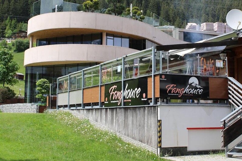 Fanghouse