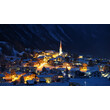 Das verschneite Pettneu am Arlberg bei Nacht, mit orange leuchtenden Laternen und der Kirche als Highlight /  Snow-covered Pettneu am Arlberg at night, with orange glowing lanterns and the church as a highlight
