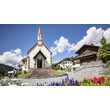 Die freistehende Kapelle am Orsteingang von Pettneu am Arlberg / The free-standing chapel at the entrance to the village of Pettneu am Arlberg