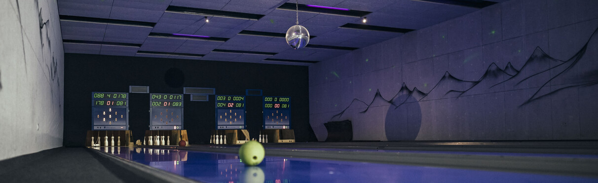 Bowling in the arl.park sports centre in St. Anton am Arlberg