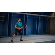 Tennisspieler in blauer Halle in Spielhaltung / Tennis player in ready position in blue indoor hall