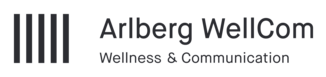 Arlberg WellCom Logo: Schwarzer "Arlberg WellCom Wellness &amp; Communication" auf transparenten Grund.