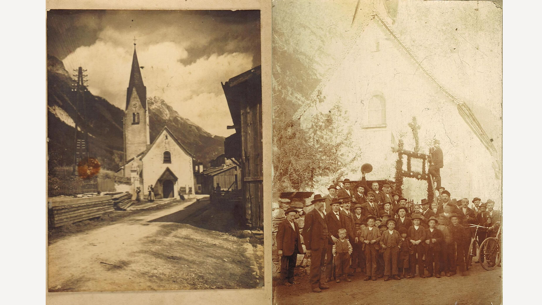 Altes Foto der Kirche und historische Prozession mit Menschen in Tracht / Old photo of a church and historical procession with people in traditional dress