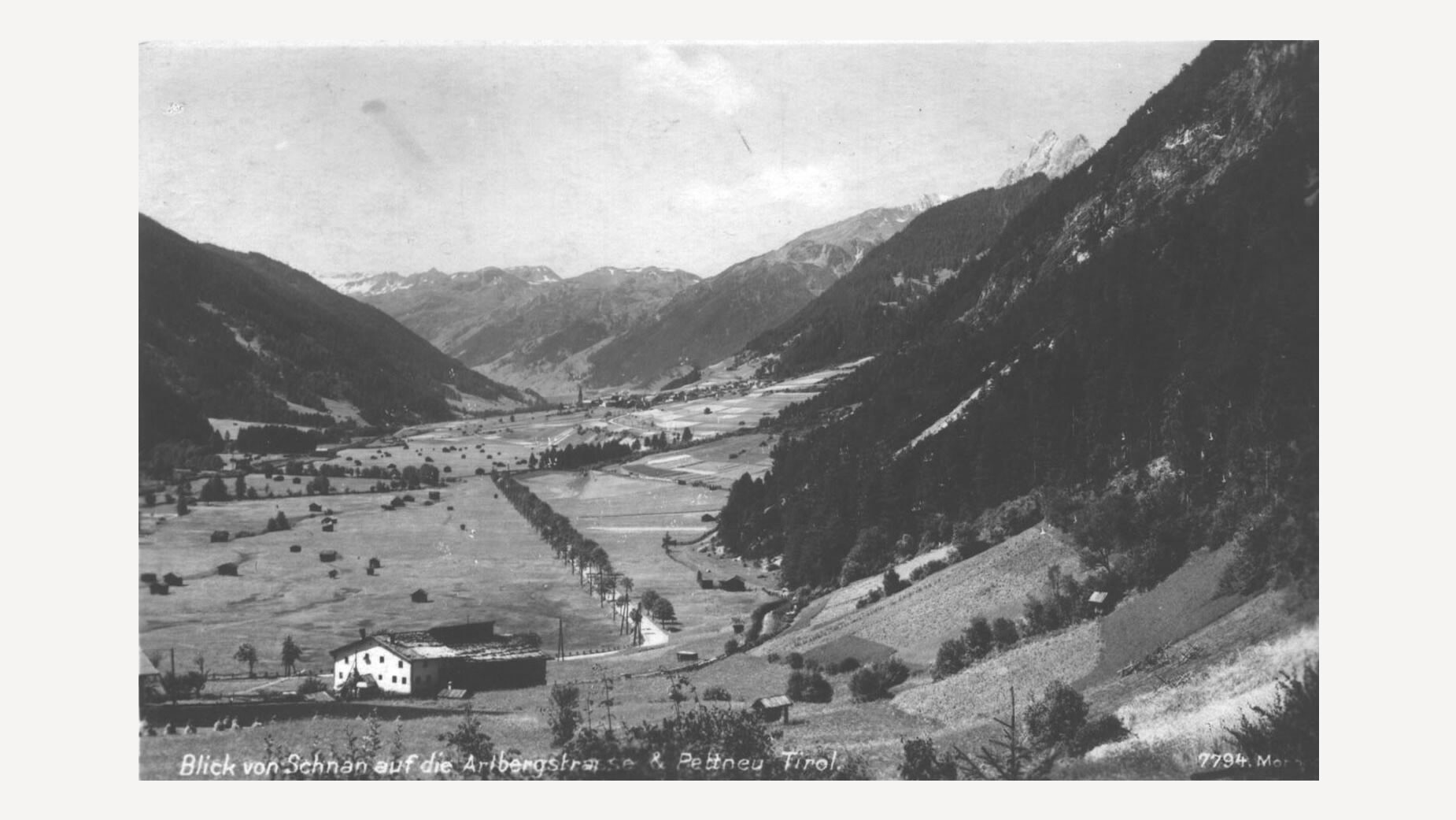 Blick durch das Stanzertal in Richtung Osten mit Dörfern entlang der Talsohle / View through the Stanzertal valley looking east with villages along the valley floor