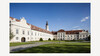Stift Altenburg / Altenburg Abbey Barocke Klosteranlage mit weißer Fassade und gepflegtem Garten im Vordergrund / Baroque monastery complex with white façade and well-kept garden in the foreground