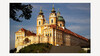 Stift Melk / Melk Abbey Prachtvolle Benediktinerabtei mit Doppeltürmen auf einem Hügel mit Blick über das Donautal / Magnificent Benedictine abbey with twin towers on a hill overlooking the Danube valley
