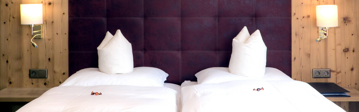 Nahaufnahme eines Hotelbettes