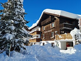Arlberg Boutique Hostel "The Edelweiss"