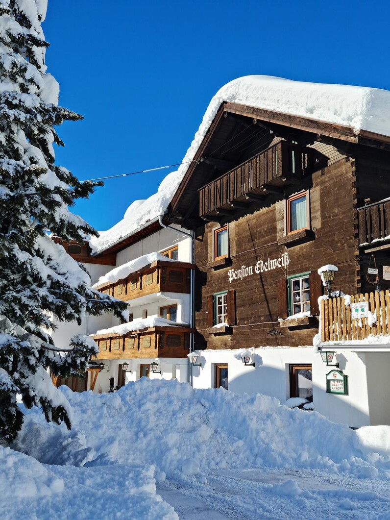 Arlberg Boutique Hostel "The Edelweiss"